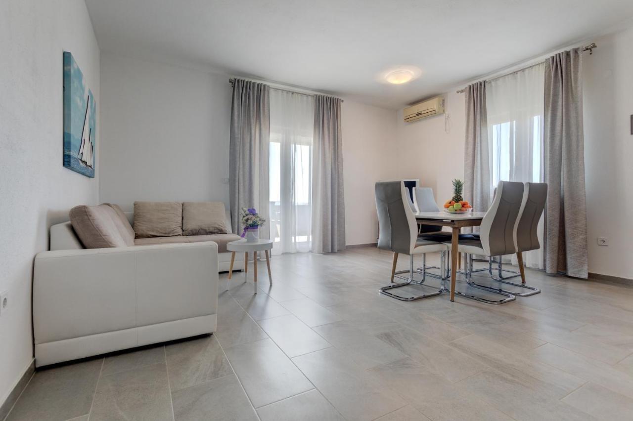 Love Apartments Zecevo Ngoại thất bức ảnh